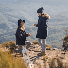 Marriage proposal at a luxury picnic in the Blue Mountains